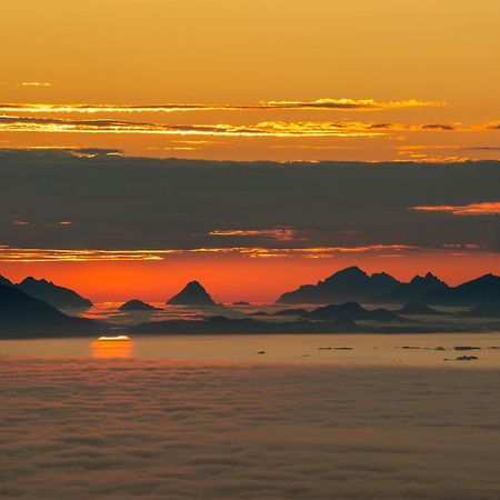 Skata Boutique Hotel Henningsvær Buitenkant foto