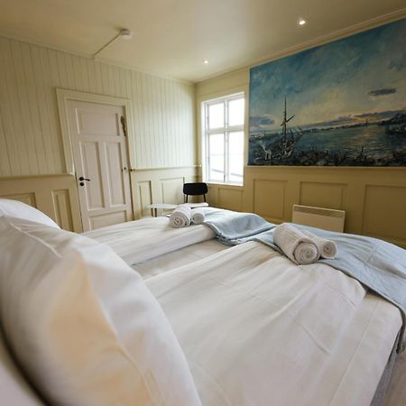 Skata Boutique Hotel Henningsvær Buitenkant foto