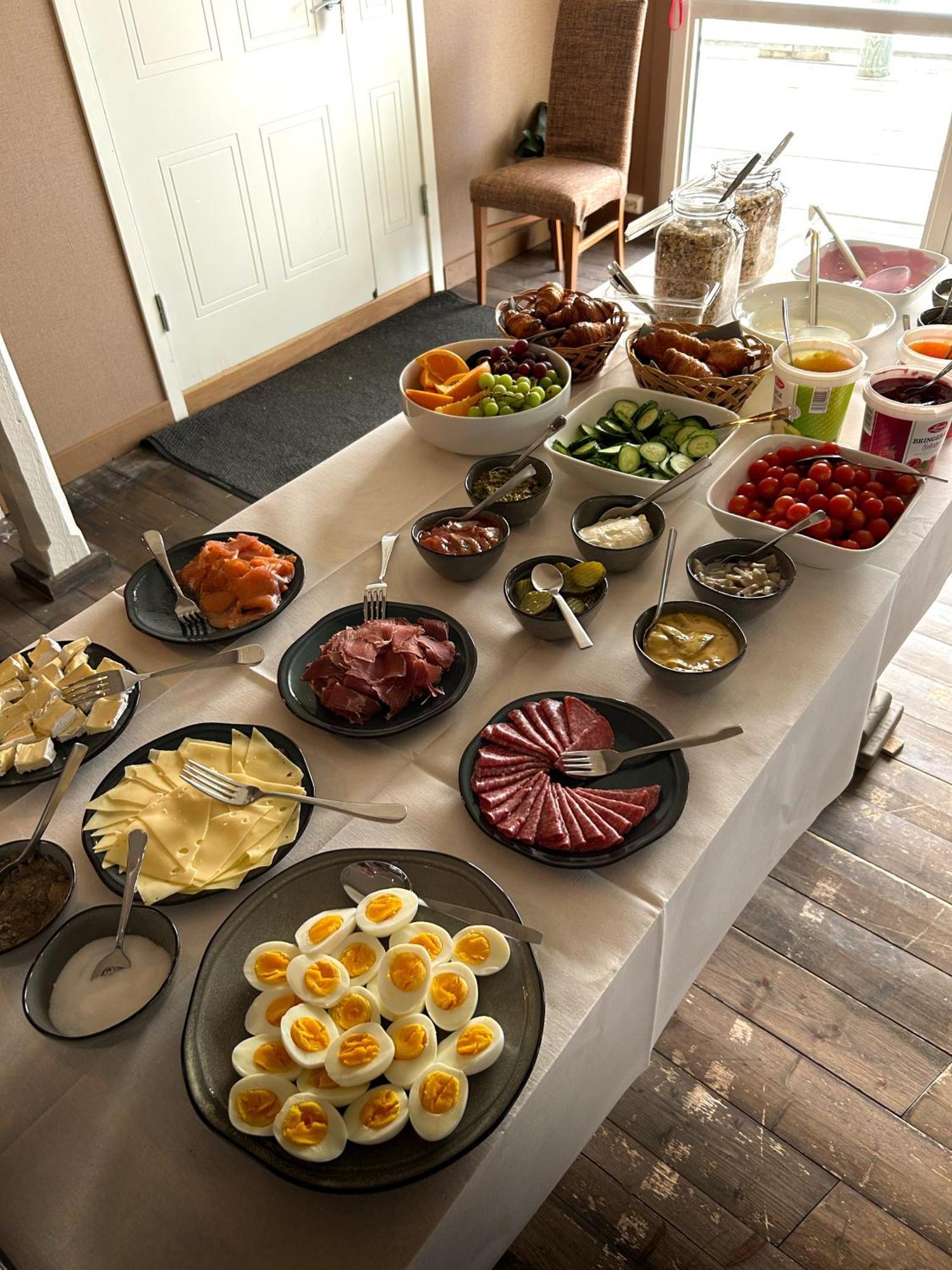 Skata Boutique Hotel Henningsvær Buitenkant foto