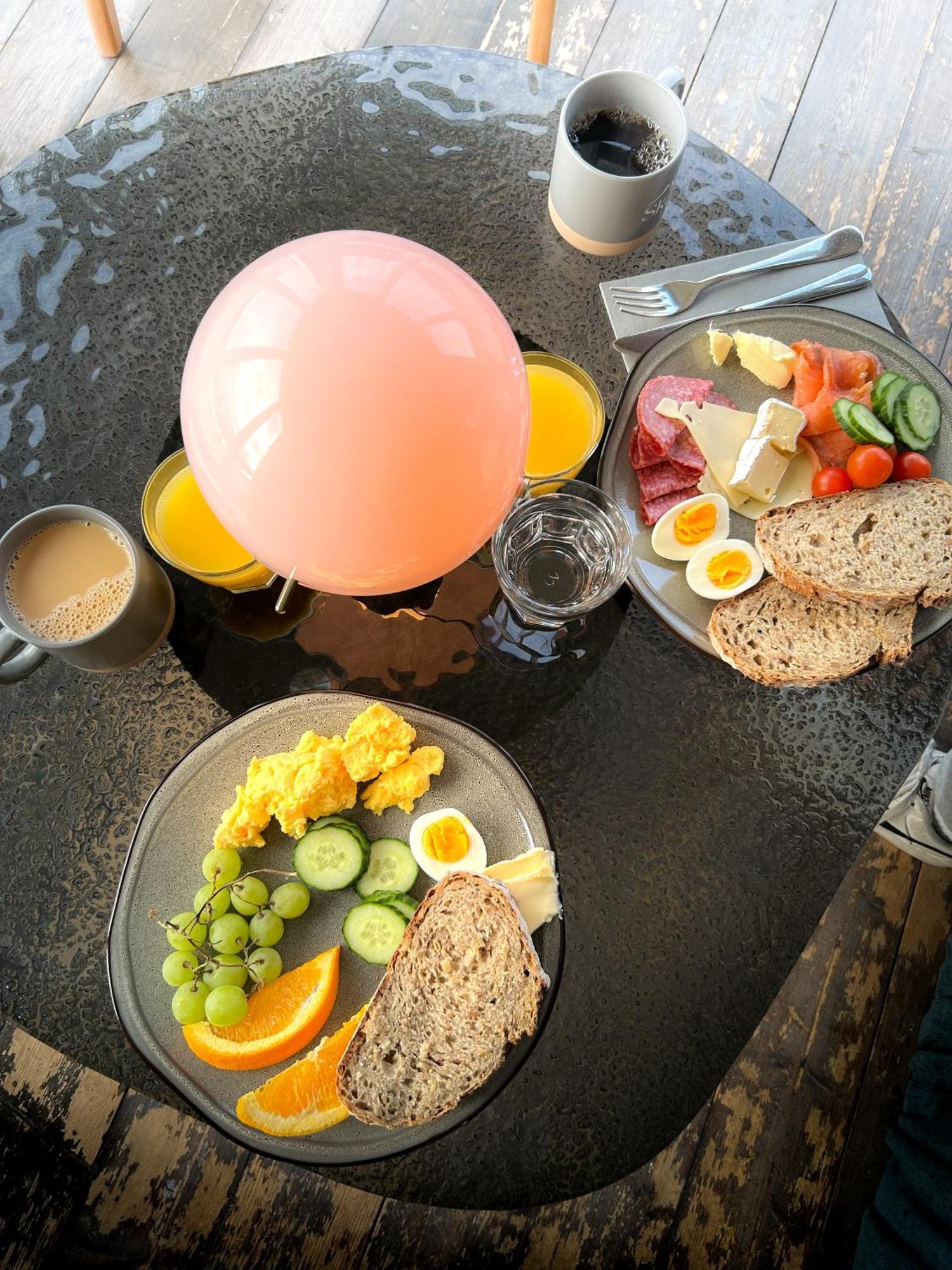 Skata Boutique Hotel Henningsvær Buitenkant foto