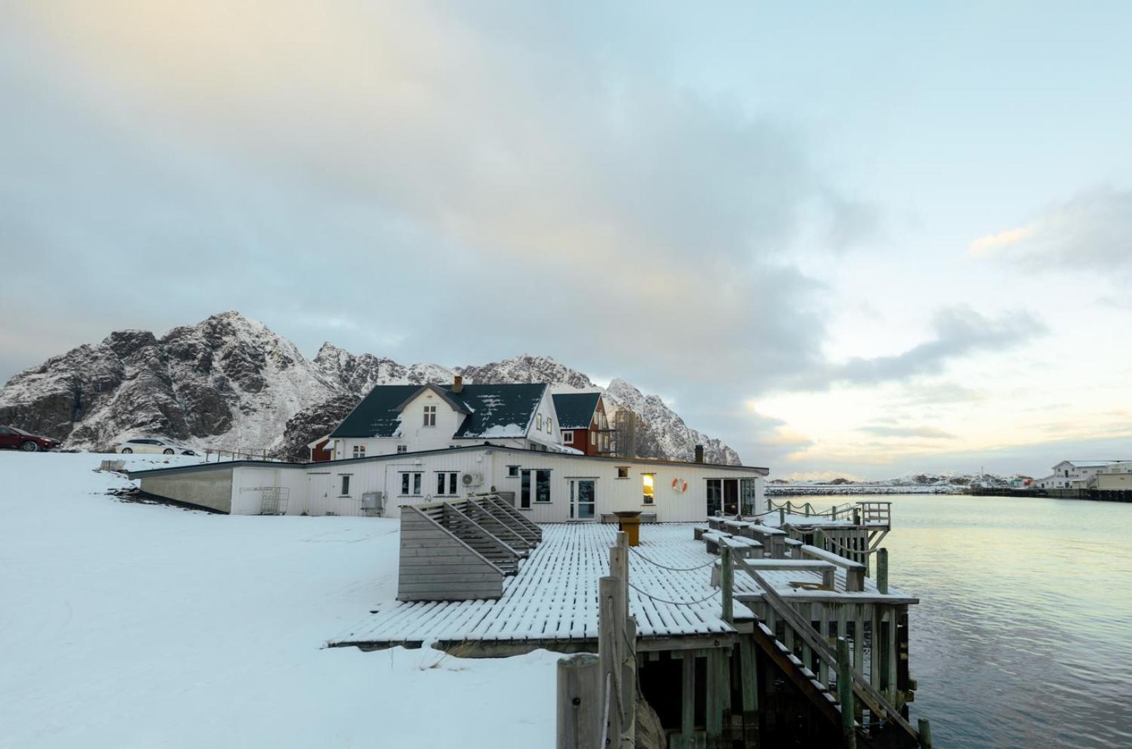 Skata Boutique Hotel Henningsvær Buitenkant foto