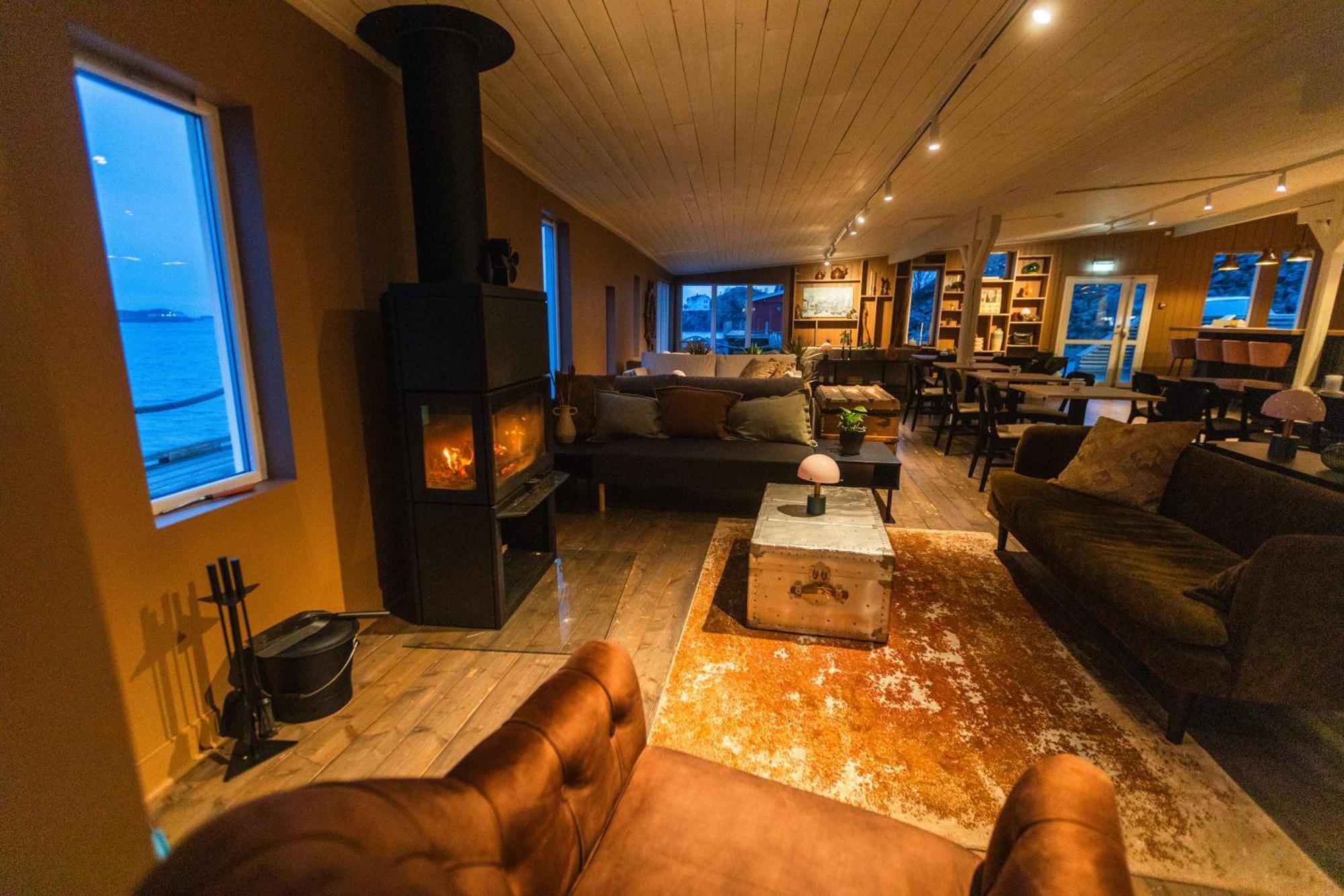 Skata Boutique Hotel Henningsvær Buitenkant foto